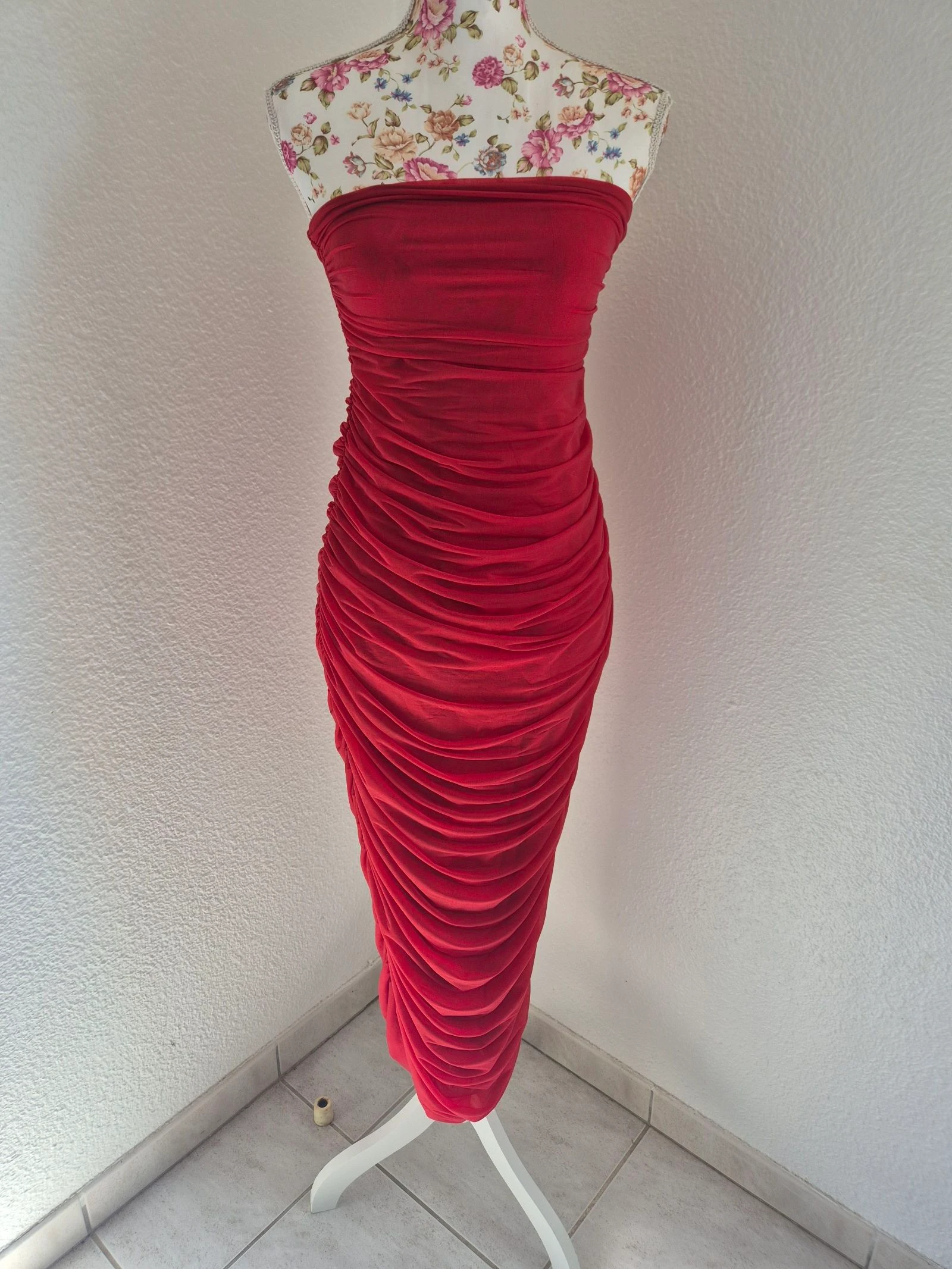 Robe bustier Zara rouge drapée midi moulante effet sculptant soirée cocktail cérémonie – Taille M 38